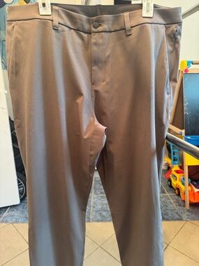 lululemon athletica Men's slim fit trousers 32L in Nomad.